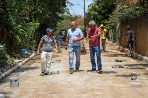 Calçamento com bloquetes no Povoado dos Dias